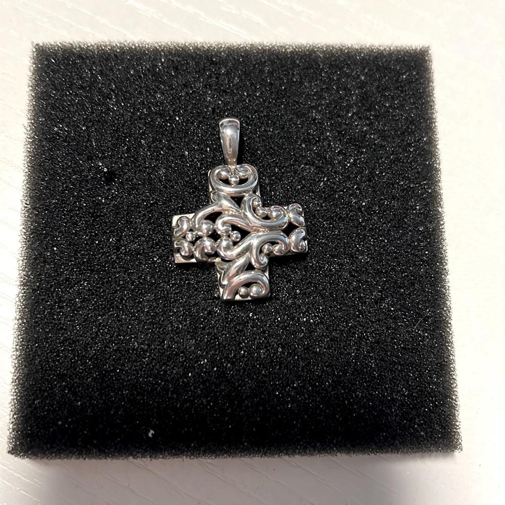 Sterling silver cross pendant